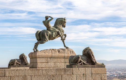 Rhodes_memorial_CapeTown_Northen_Suburbs