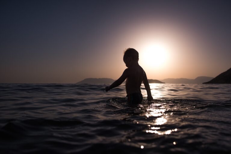 Main_night_child_evening