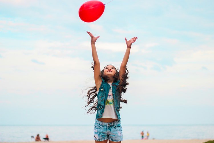 Main_Durban_Girl_Throwing_Ball