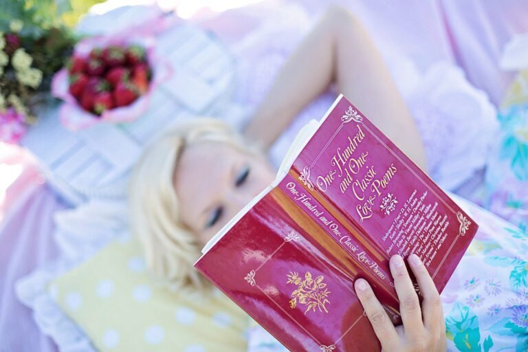 Main_Pretoria_woman_reading