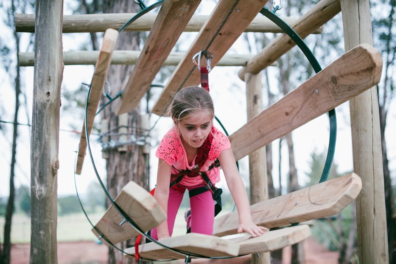 AcroBr_Constantia_ObstCourse_girl